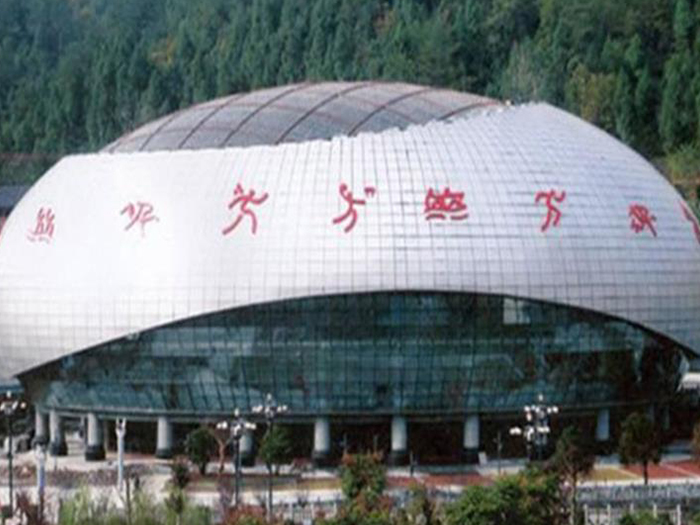 满洲里体育中心球形网架加工安装
